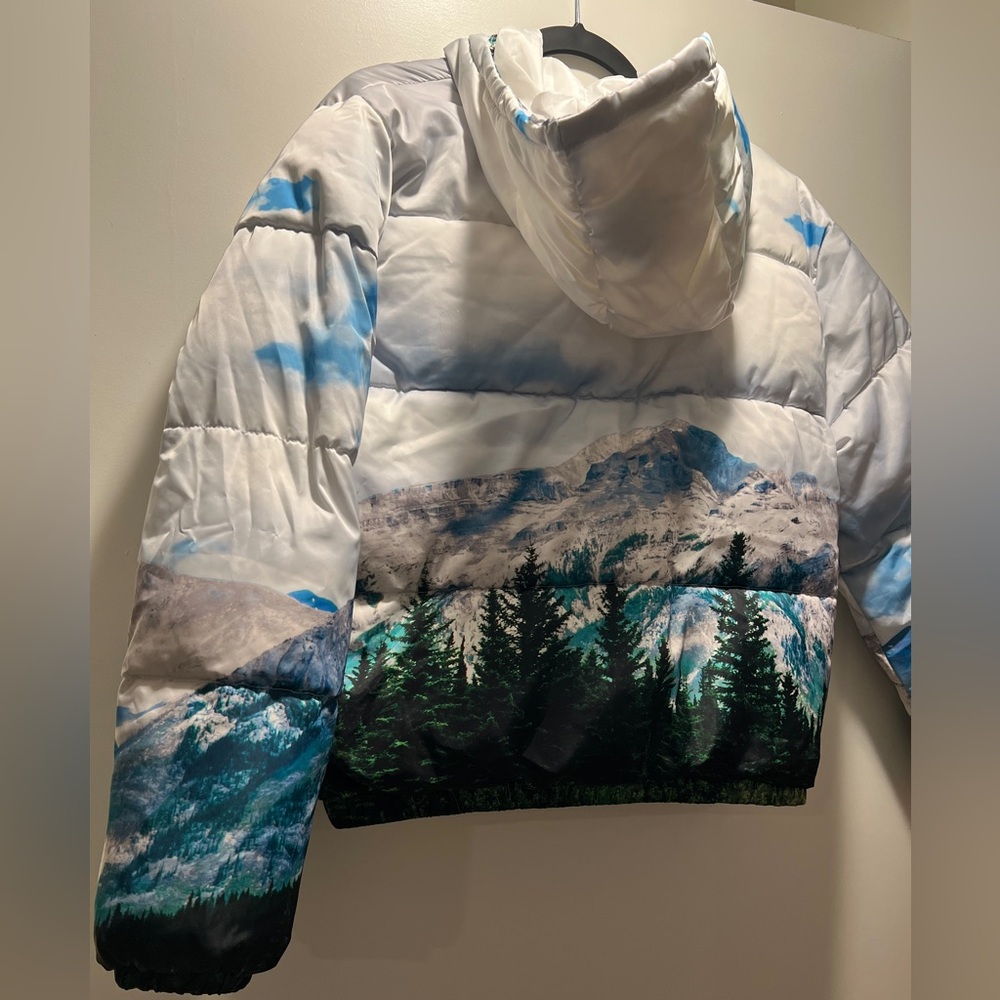 NWT FOREVER 21 Women’s Landscape Puffer Jacket - Picture 7 of 8